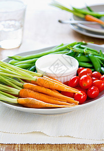 新鲜蔬菜 配酱汁食物矿物小吃美食小胡萝卜草本植物美味奶油营养绿色图片