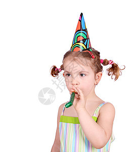 带着生日帽子和小号的小女孩图片