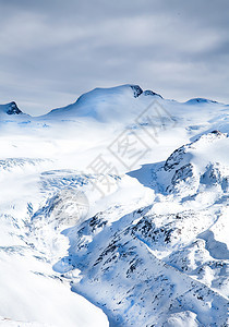 浅蓝色的冬季雪雪山风景图片