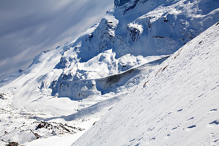 冬季雪雪山景观首脑地形假期风景高度阳光晴天天空顶峰旅游图片