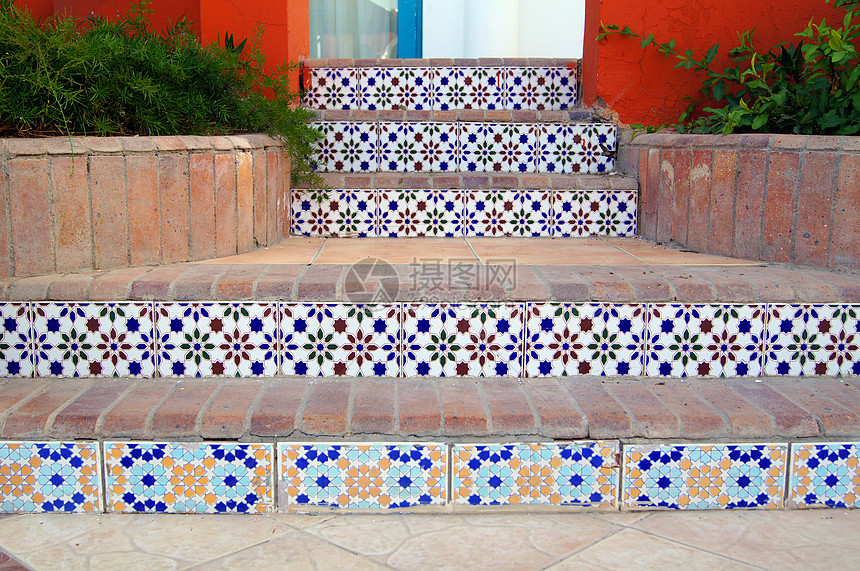 围绕外来植物的传统阿拉伯阿拉伯建筑图案 于2001年6月制品露台院子海岸花园别墅支撑小路途径楼梯图片