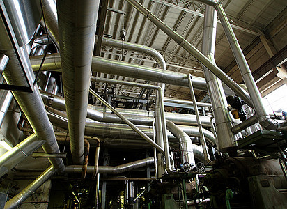 工业区 钢铁管道 阀门和梯子燃烧运输机械金属工程师燃料工厂引擎科学压力计图片