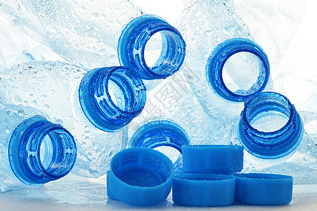 含有矿物质的空聚碳酸酯塑料瓶的成分蓝色瓶子生活产品双酚矿物塑料市场回收图片
