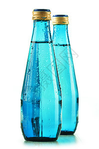 白上隔离的玻璃瓶矿泉水白色玻璃瓶子杂货店饮料产品口渴液体回收矿物图片