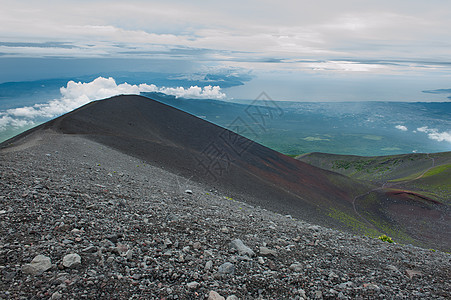 富士山面积顶峰灌木爬坡植物公吨天空踪迹远足火山锥山腰图片