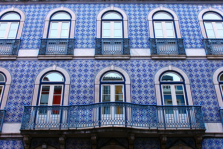 葡萄牙里斯本一栋旧大楼的详情锁定锁孔建筑门把手住宅木头城市艺术金属历史图片