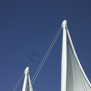 帆船和蓝天空建筑风帆中心三角形天蓝色螺栓帐篷摩天大楼会议桅杆图片