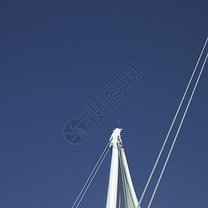 帆船和蓝天空电线建筑中心螺栓广场地标天蓝色三角形天空建造图片