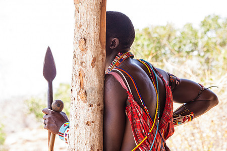 Masai传统服装红色黑色男人文化马赛旅游荒野旅行民间戏服背景图片
