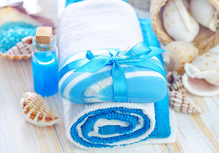 肥皂和毛巾水晶火焰卵石海洋岩石蜡烛烛台矿物蓝色石头图片