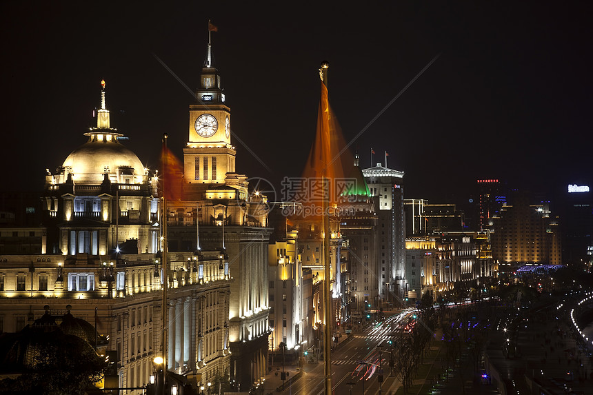 上海在夜旗中国车夜景旅行旗帜商业建筑物汽车城市地标建筑石头图片