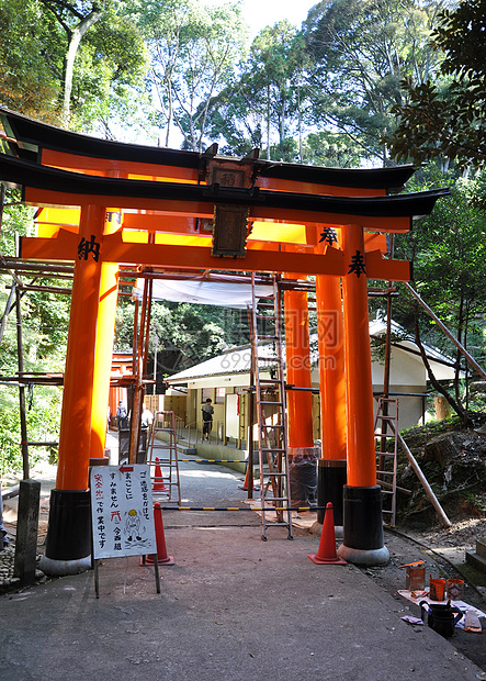 日本京都神社的Tori门入口灯笼吸引力城市历史写作游客地标寺庙旅行图片