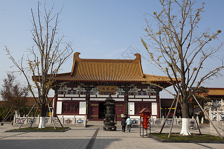 建筑结构架构宗教树木历史绿色旅游游客风景蓝天寺庙植被图片