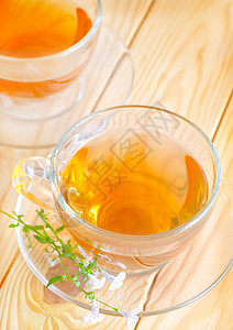 新鲜茶茶刺激百里香柠檬饮料芳香飞碟液体树叶黏土早餐图片
