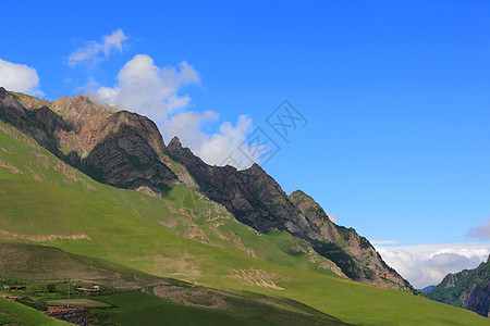 高加索山脉 Dombai季节高度绿色风景旅行爬坡木头白色顶峰岩石图片