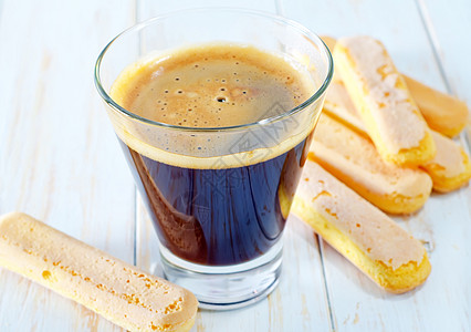 咖啡和萨沃雅地利主菜勺子玻璃美食奶油蛋糕食物奶制品筹码谷物图片