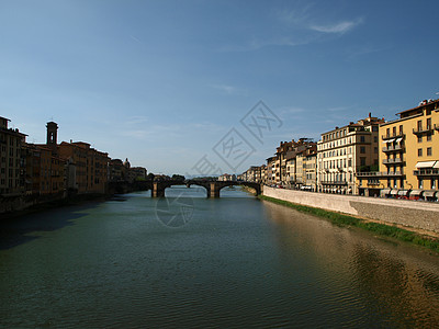 佛罗伦萨  阿诺河从波特韦奇奥发现城市建筑物场景反省蓝天地标图片