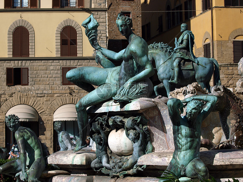 佛罗伦萨州的海王星喷泉领主水螅雕像雕塑马匹艺术广场双锥图片