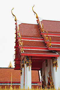 修道院屋顶天空金子文化红色瓦片寺庙建筑木头阳光建筑物图片