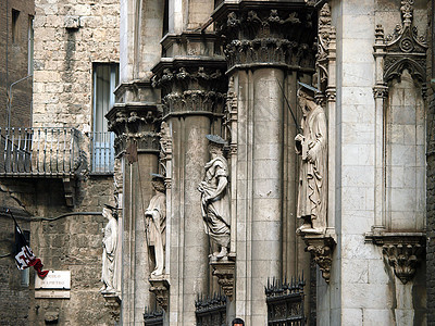 锡耶纳     中世纪气候和特质颜色石头瓷砖建筑场景角落灯笼风景曲线阴影城市图片