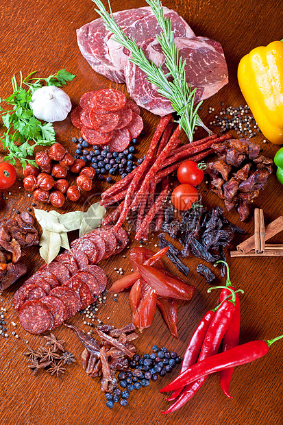肉类和香肠厨房火腿木板团体食物蔬菜沙拉叶子盘子香菜图片