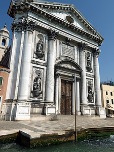 威尼斯扎泰特的I Gesuati教堂柱子雕塑门户网站钟楼壁龛教会雕像风格运河图片