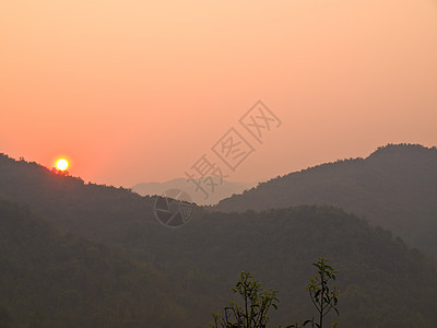 南泰国布阿克卢埃亚的日落山景山景日落假期蓝色墙纸国家驾驶农村旅游森林图片