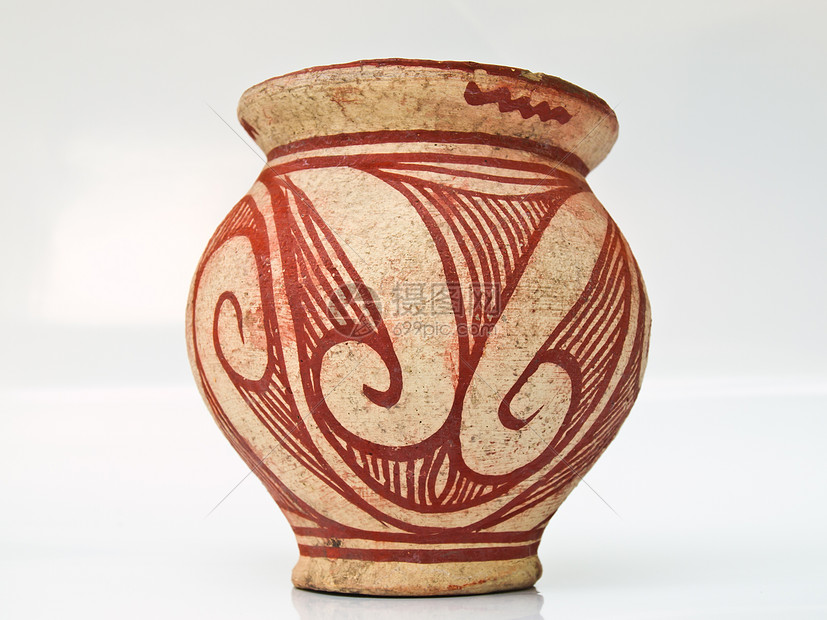 潘清波特里在白背景上被孤立螺旋投手文化黏土装饰品历史性艺术陶器古董手工图片