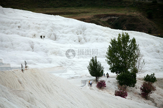 土耳其帕穆卡勒的特雷弗丁池和梯田石灰石温泉游客旅游岩石地标假期矿物编队石灰华图片