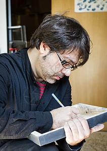 绘画艺术家签署油画布艺术品刷子爱好男人艺术杰作纤维创造力画笔工作图片