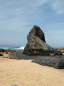 葡萄牙阿尔加夫附近支撑岩石旅行海洋海岸场景悬崖海岸线海滩图片