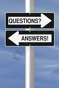 问题和答案天空路标标志感叹号概念问号解答交通单程蓝色背景图片
