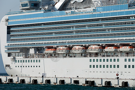 港口的客轮甲板渡船海洋旅行血管码头海岸衬垫奢华运输图片