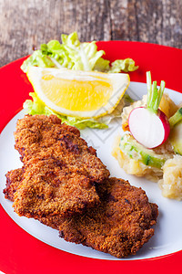 鸡肉饼干和土豆沙拉盘子食物面包屑肉片油炸国家白色乡村美食图片