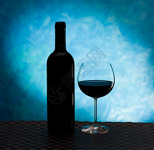 意大利葡萄酒的月光剪影生产眼镜酒侍传统酒精青色酒杯饮料图片