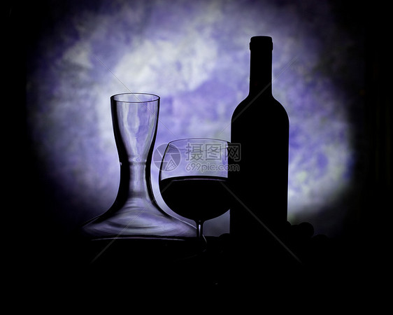意大利葡萄酒的月光剪影酒精传统饮料酒侍眼镜酒杯青色生产图片