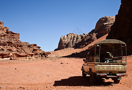 约旦Wadi Rum沙漠的Safari村假期寂寞游客环境航程沙丘痕迹旅游气候天空图片