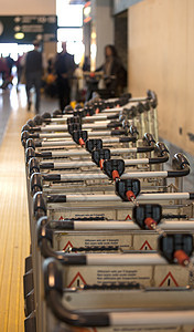 机场车推车乘客队列航空公司安全飞机场飞行行李商业运输旅行者图片