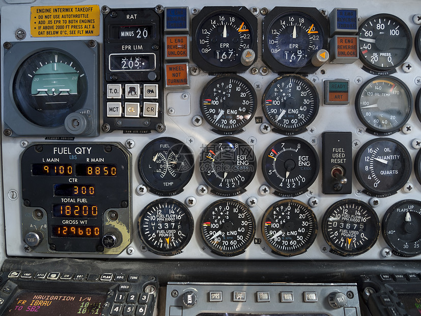 特别是一架旧飞机车速飞行高度领航控制电脑地平线测量拨号喷射图片