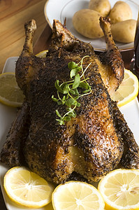 烤鸭身体熏制美食棕色白色摄影家禽小鸭子烧烤炙烤图片