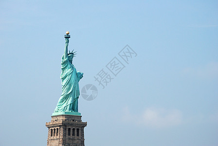 美国自由女神对抗蓝天的自由女神像背景
