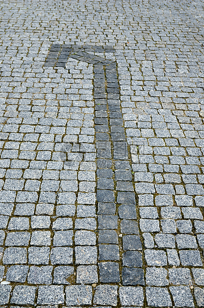 以箭头为背景的混合道路图片