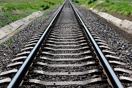 伸展到距离的铁路轨迹绿色火车活力路线行程力量旅行速度运输交通图片