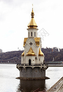 基辅Dnieper河上的礼拜堂图片
