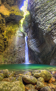 科扎克瀑布远足叶子溪流运动岩石环境公园森林石头侵蚀图片