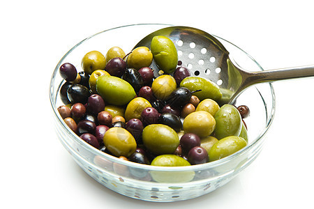 绿橄榄和黑橄榄液体酱料水果陶器处女生活植物油壶盘子午餐图片