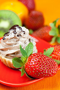 柠檬 麦当林 基维 蛋糕和草莓橙子奶油杯子巧克力糖果奇异果美食浆果餐具早餐图片