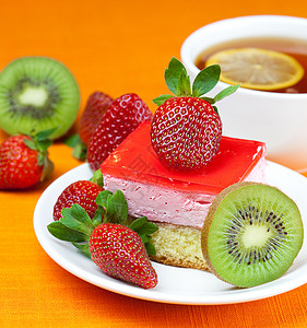 柠檬茶 基威茶 蛋糕和草莓橙子杯子叶子文化柠檬糕点坚果水果甜点盘子图片