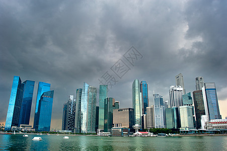 下雨前的新加坡图片