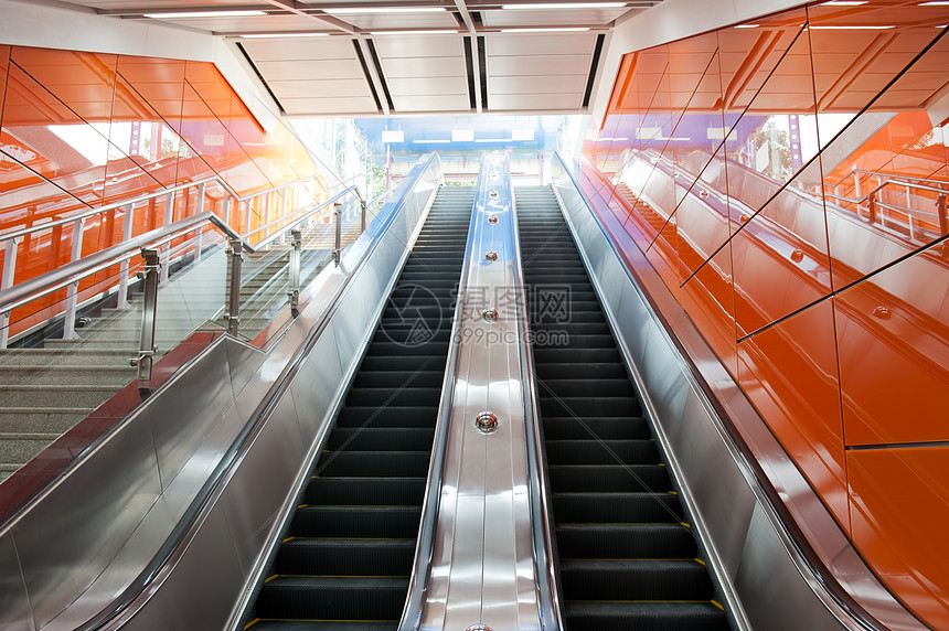 电扶车脚步自动扶梯城市运输金属建筑出口入口地铁站车站图片
